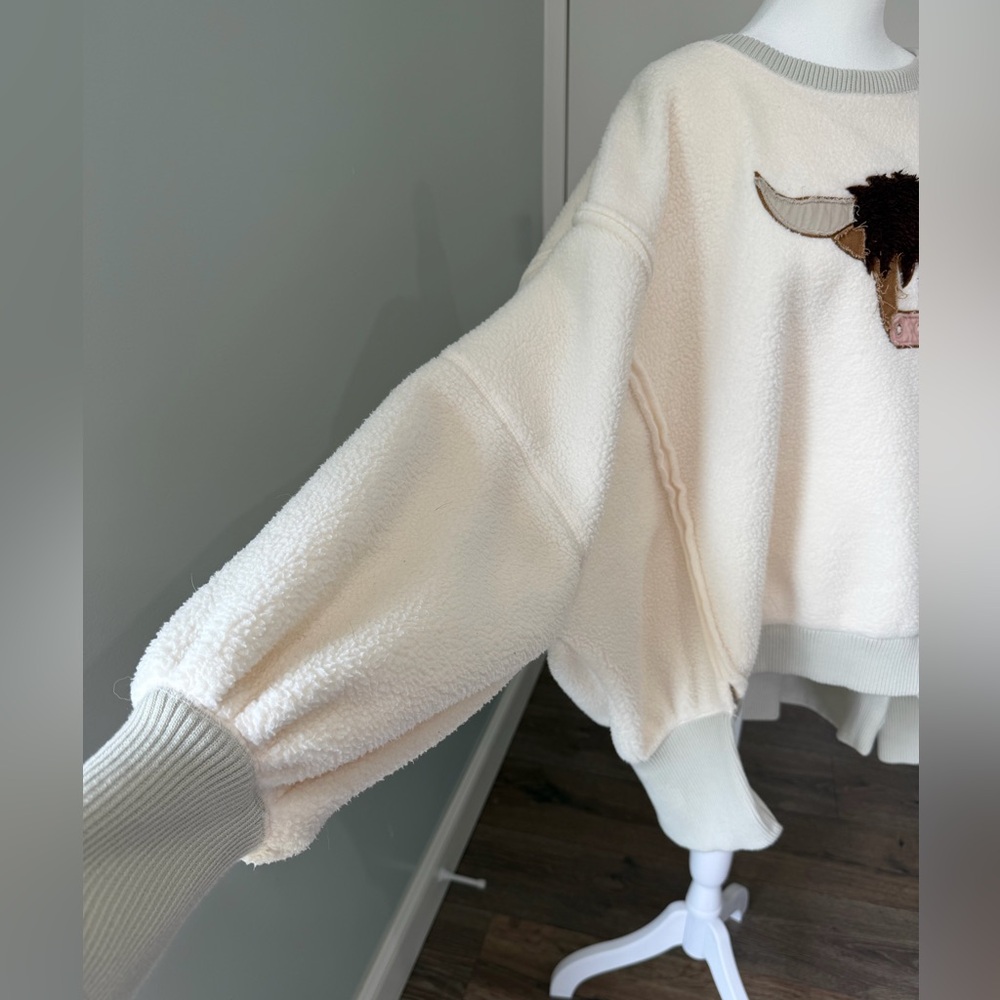 Tricia Fix Farm Friend Sweater Womens XL White Fleece Highland Cow Pullover USA - Picture 2 of 9